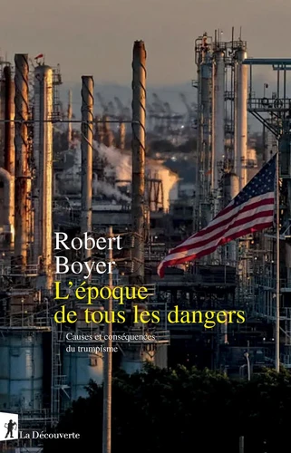 Usine pétrochimique et drapeau américain